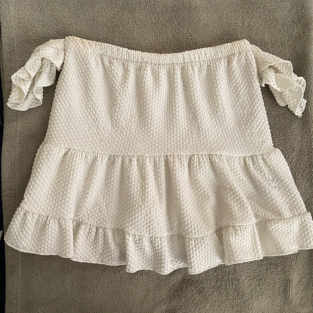 Urban Outfitters Off the shoulder Top